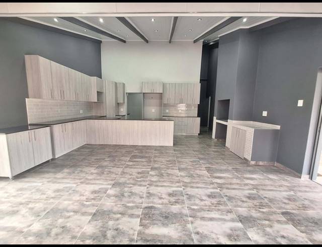 3 BEDROOM TOWNHOUSE FOR SALE IN ISLAND VIEW